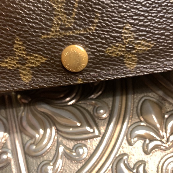 🌹 REPOSH • Vintage Louis Vuitton Dark Brown Signature Monogram Key Holder - Picture 15 of 16